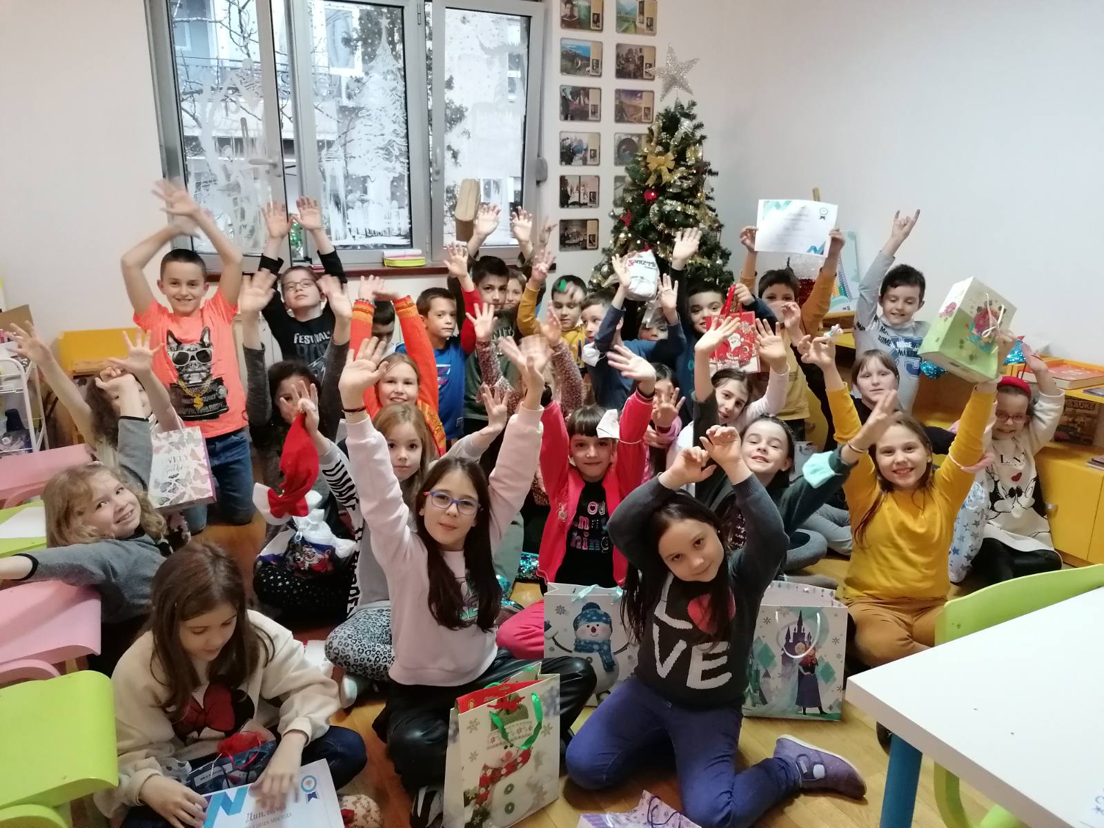 Deca posle pozorišne predstave