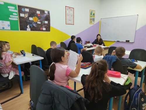 Moderno opremljena učionica produženog boravka "Zvezdarac", dekorativnog enterijera